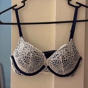 Victoria’s Secret Bombshell Plunge Push-up Bra - 32B